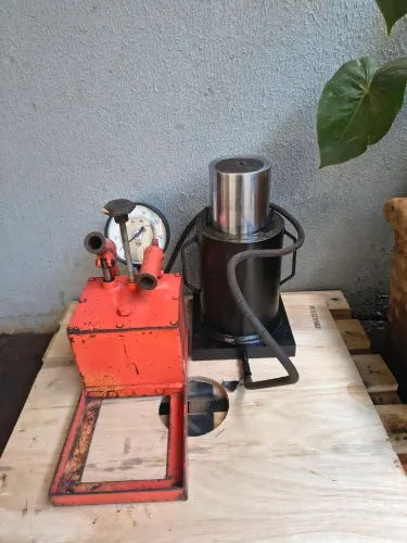 Macaco hidráulico 700 toneladas