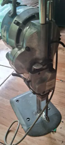 Máquina de cortar tecido