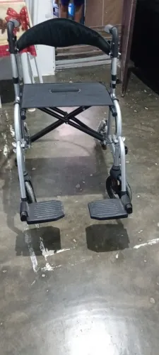 Cadeira de rodas e andador