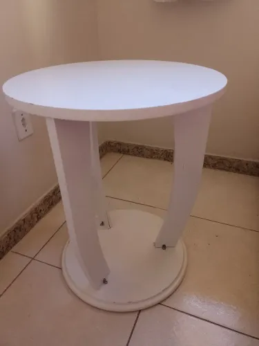 Mesa lateral branca