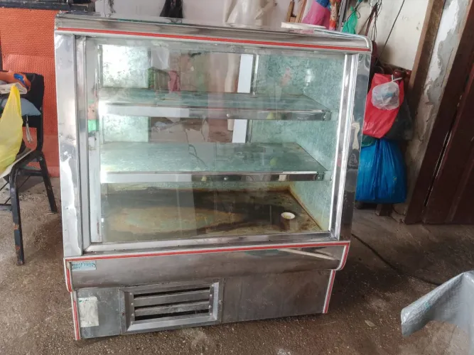 Balcão refrigerado funcionando perfeitamente 