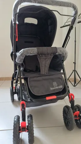 Carrinho de bebê Bambinelli novo