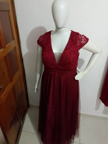 Vendo vestido de festa
