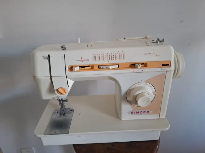 Máquina de costura elétrica singer