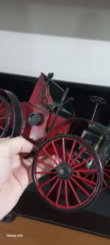 Carro vintage em metal