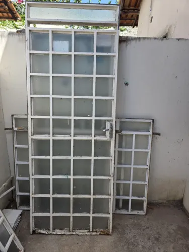 Vende-se resto de obra