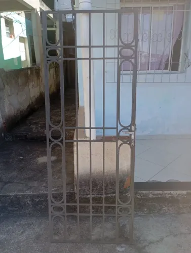 Vende-se esse portão