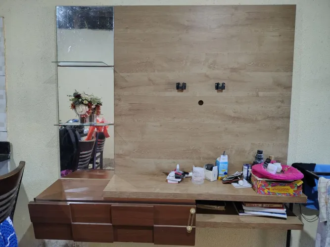 Painel de Tv com espelhos e gavetas 