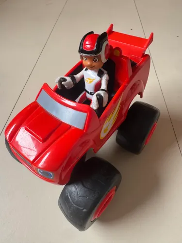 Carro e boneco Blazer Monster