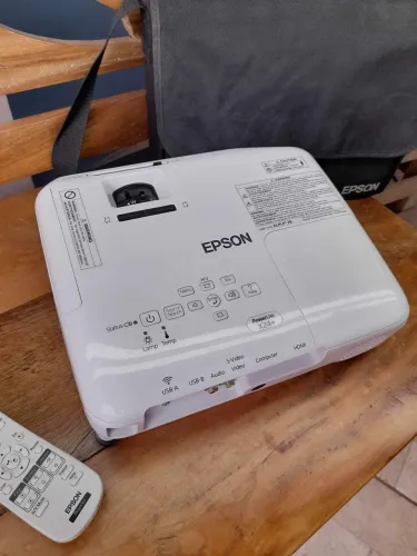 Projetor Epson X24+ HDMI, 3500 Lumens, XGA HD.