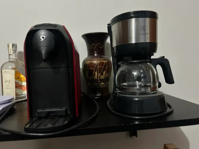 Duas Cafeteiras (Três corações e Electrolux)