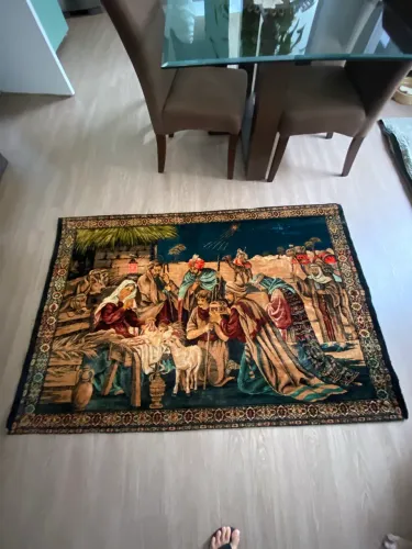 Tapeçaria antiga temática Natividade / Presépio. Aproximadamente 1,90 m x 1,20 m.