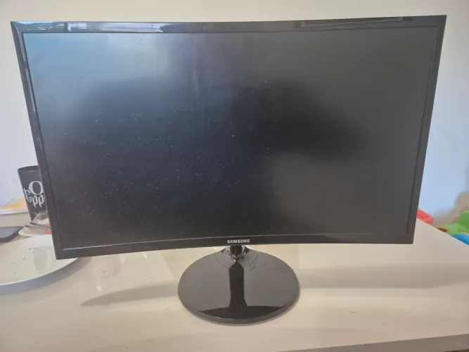 Monitor Samsung Curvo 24" - Excelente estado