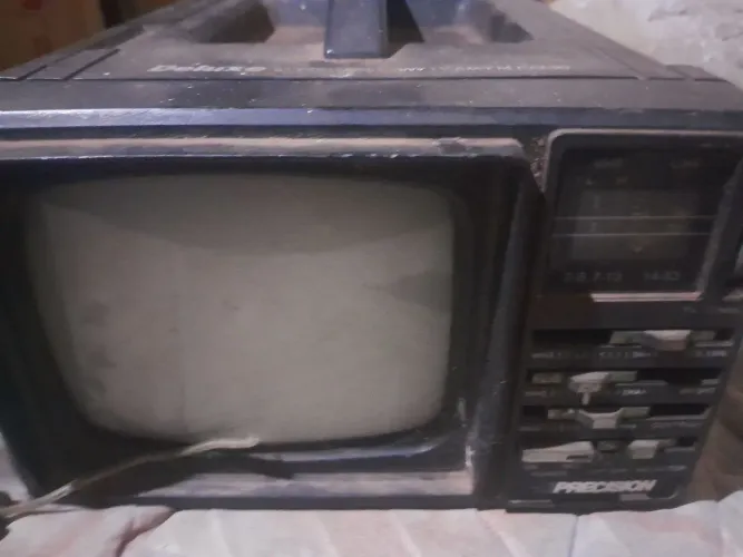 Tv Precision retirada de peças