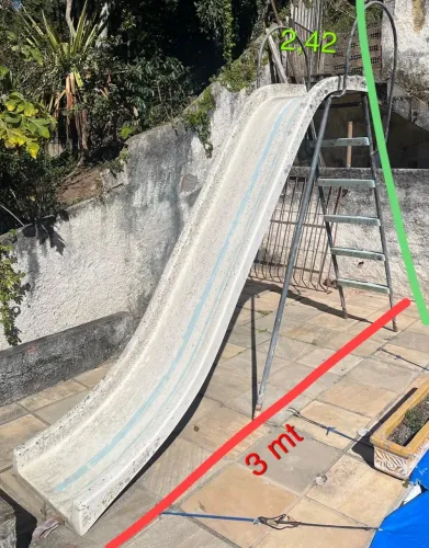 Escorregador de piscina