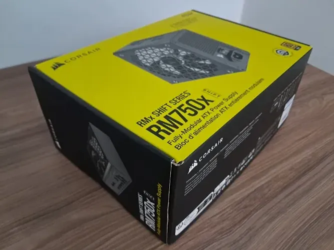 Fonte CORSAIR RM750x SHIFT