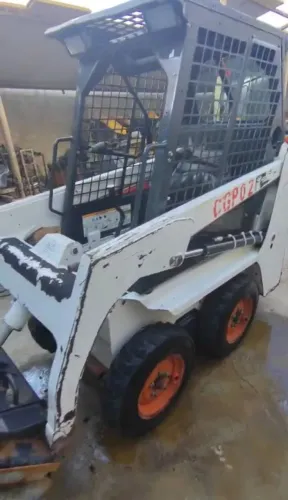 Mini Carregadeira Bobcat S70 cabine aberta 