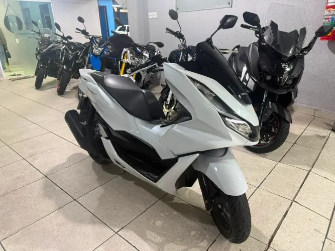 Honda PCX 160 2025 - Único dono - Apenas 8 mil km!