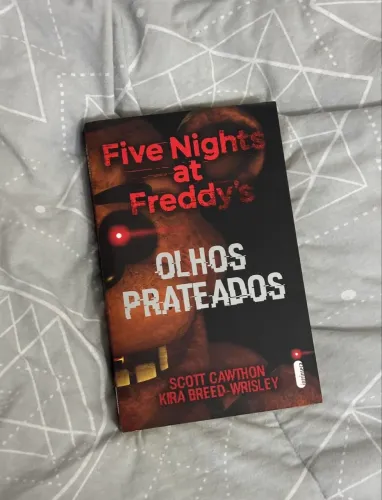 Livro Five Nights at Freddy's: Olhos Prateados (FNAF) - Perfeito Estado
