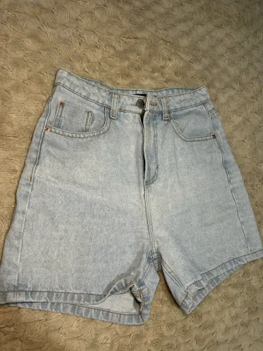 Short jeans