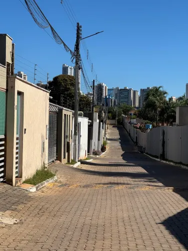 Aluga casa 2 quartos ótima localização com condomínio fechado incluso no aluguel