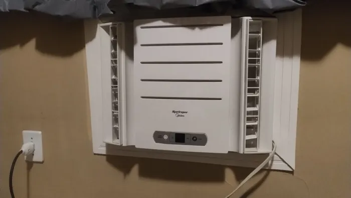 Ar condicionado de Janela Midia Springer 7500 btu/h. Frio com controle remoto.