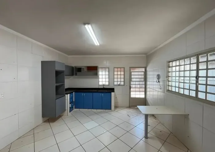 Imóvel para venda possui 189 metros quadrados com 3 quartos  Jardim Alvorada - Paraguaçu P