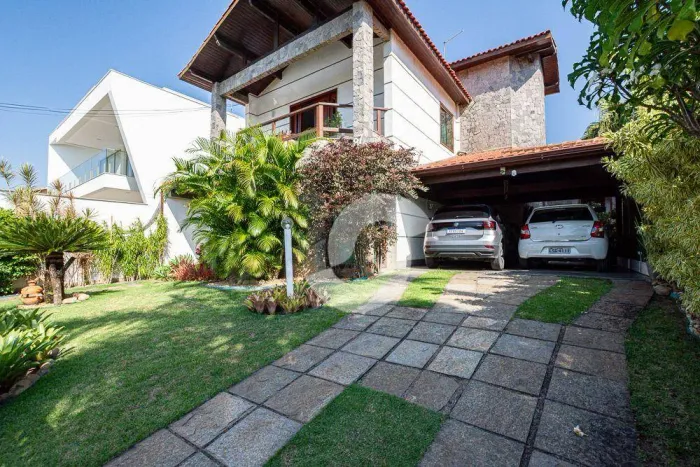 Casa com 4 dormitórios à venda, 389 m² por R$ 3.500.000,00 - Camboinhas - Niterói/RJ