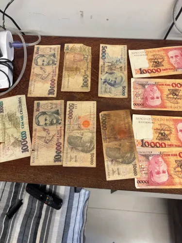 Mais de 70 cédulas antigas