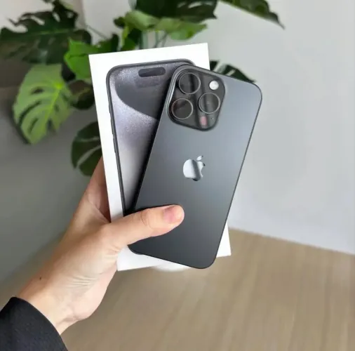 iPhone 15 Pro Max 256GB seminovo impecável 