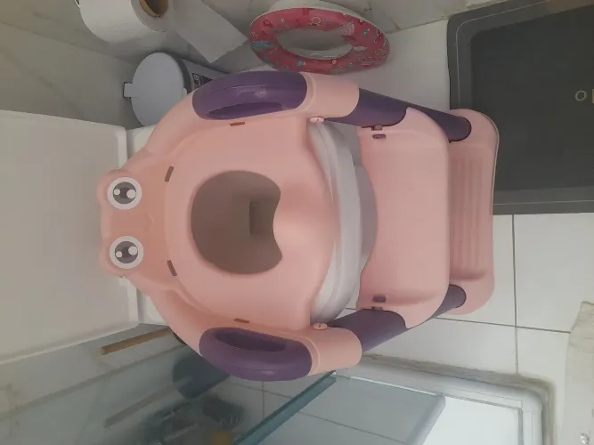 Troninho com escada infantil