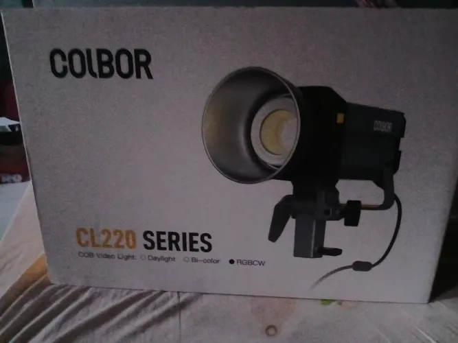 ILUMINADOR DE LED COLBOR RGB CL-220R NOVA PARA FOTÓGRAFOS/FOTOGRAFIA PROFISSIONAL