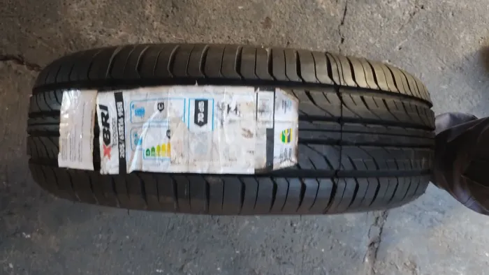 Vendo pneu xbry 205/65R16 95H