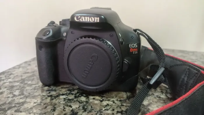 Camera Canon t2i Para retirada de pecas 
