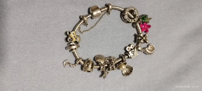 Pulseira Vivara com berloques variados 