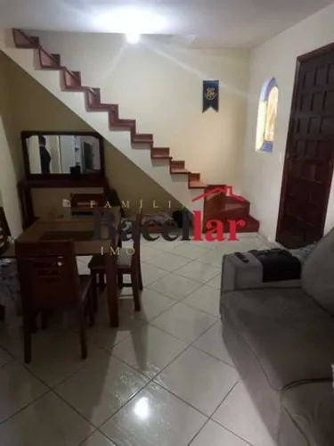 Casa de rua : Duplex / Residencial / Braz de Pina