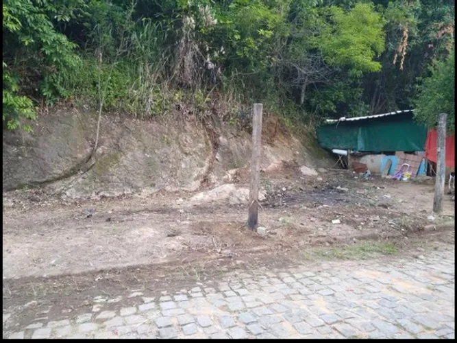 Vendo terreno em Itacuruçá próximo a praia, parcelamos com entrada, trocamos por carro.
