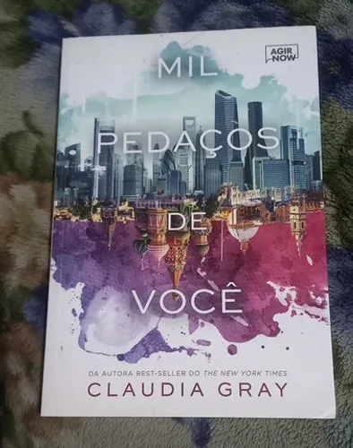 Livro Mil pedaços de você  Cláudia Gray