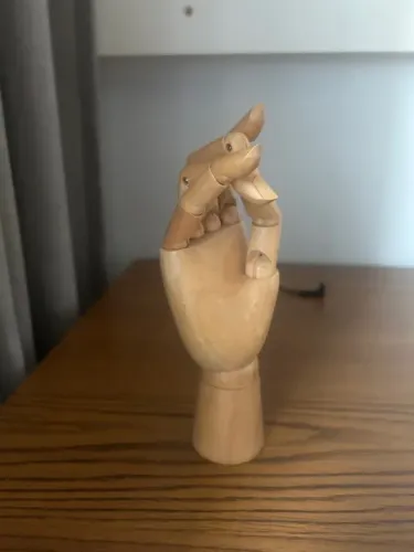 Mão Direita de Madeira para Decoração ou Desenho