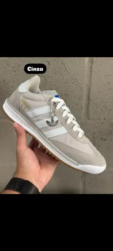 Tênis Adidas 