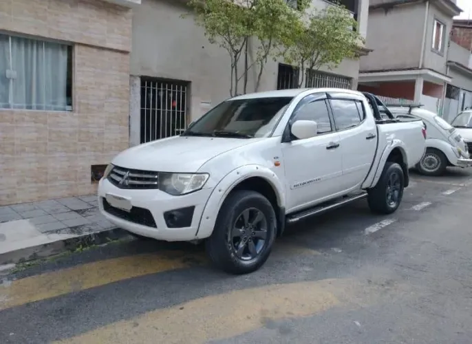 Mitsubishi L200 Triton GLS 3.2 CD TB Int.diesel MEC 2013