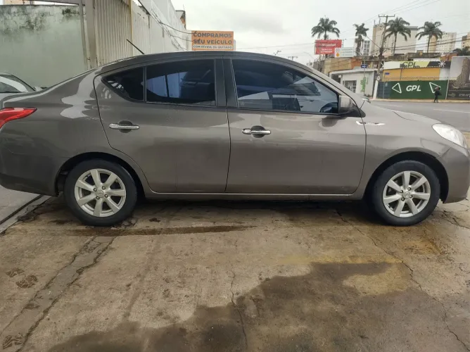 Nissan Versa SL 1.6 16V Flex Fuel 4P Mec. 2012