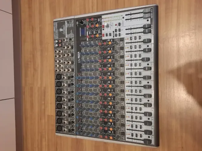 Mesa de Som Behringer X2222USB Xenyx