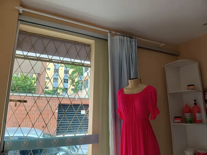 Porta de vidro semi nova,ideal para sua loja escritório,