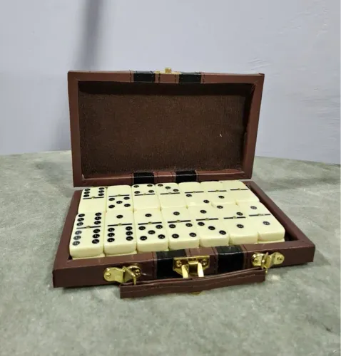 Jogo de Dominó em Estojo de Couro