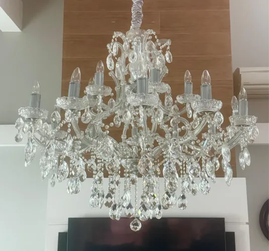 Lustre de Cristal Elegante - Ilumine seu Espaço!