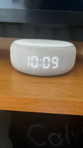 Alexa com relógio 