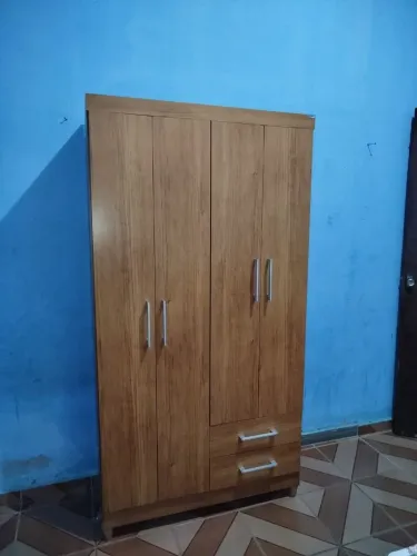 Guarda roupa com 4 portas e 2 gavetas produto novo na caixa.