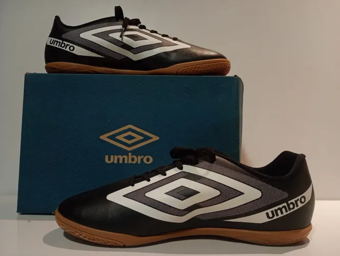 Chuteira Umbro original ?
