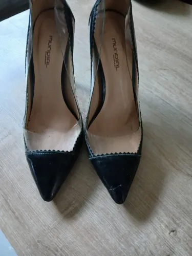 Salto Alto Preto com Detalhe Transparente